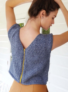 10 Petit haut court en Debbie Bliss Cotton Denim Dk